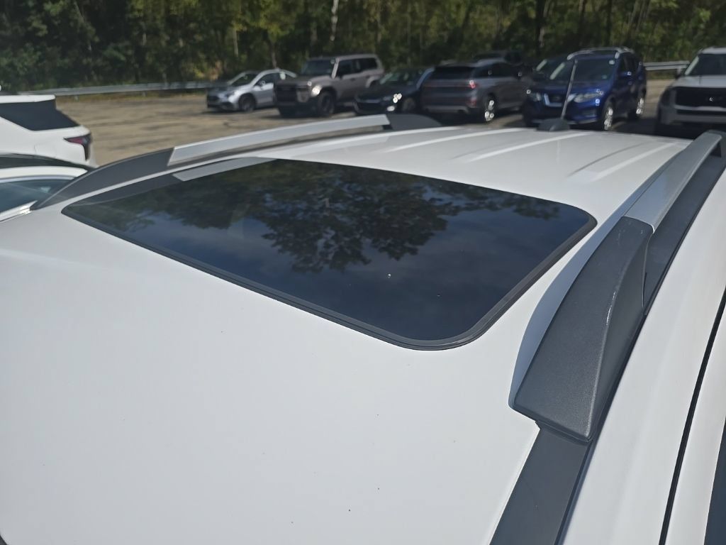 Used 2019 Chevrolet Trax LT w/ Sun & Sound Package AWD/4WD image 6