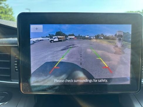 Used 2023 Ford Explorer XLT w/ Equipment Group 202A AWD/4WD image 28