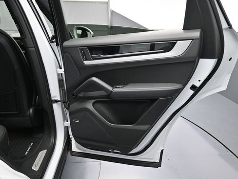 Certified 2024 Porsche Cayenne Coupe AWD/4WD image 26