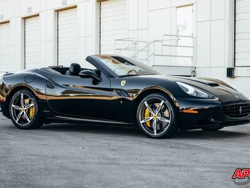 Used 2014 Ferrari California RWD image 64