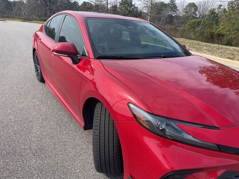 Used 2025 Toyota Camry SE w/ Multimedia Upgrade Package image 5