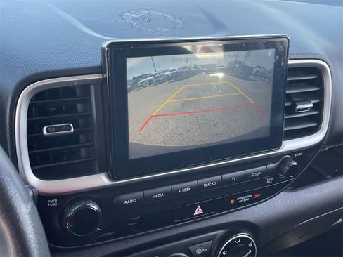 Used 2020 Hyundai Venue SE image 25