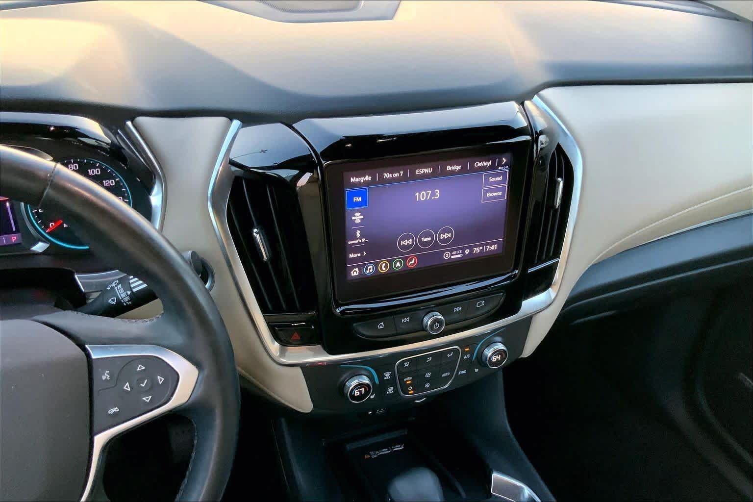 Used 2023 Chevrolet Traverse LT w/ LT Premium Package FWD image 7