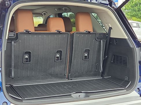 Used 2024 Nissan Pathfinder Platinum w/ Cargo Package FWD image 9