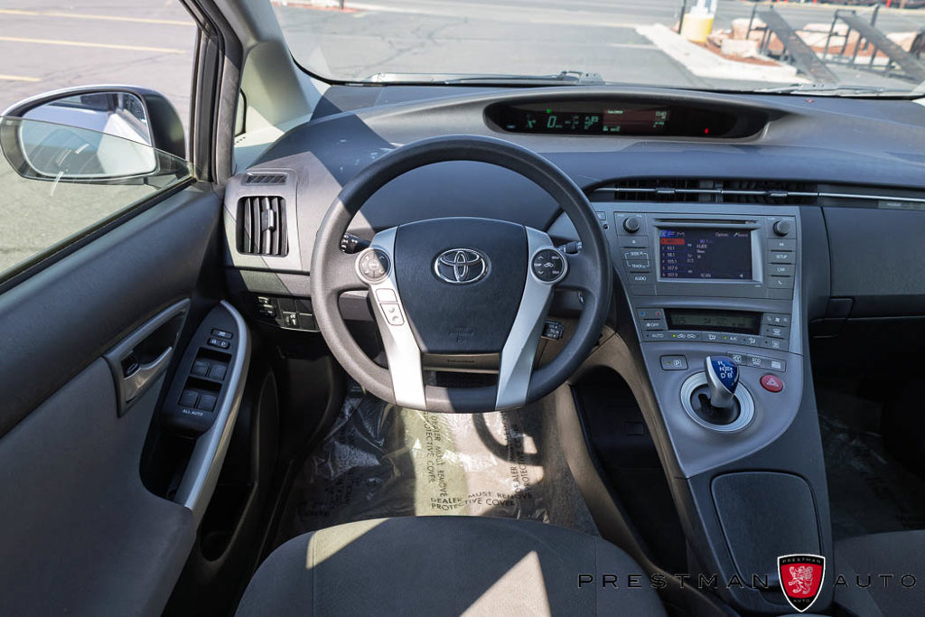 Used 2015 Toyota Prius Two FWD image 2