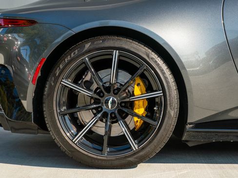 Used 2019 Aston Martin V8 Vantage Coupe image 35