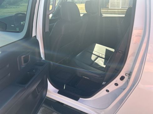 Used 2014 Honda Ridgeline SE image 26