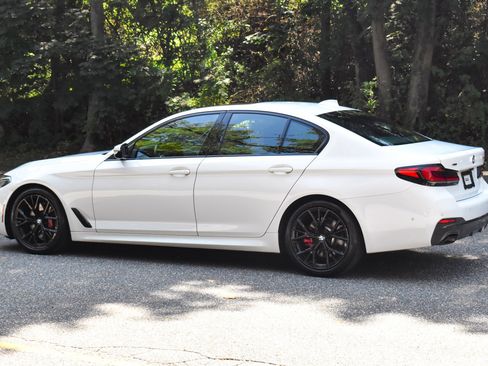 Used 2022 BMW 530i xDrive w/ M Sport Package image 6
