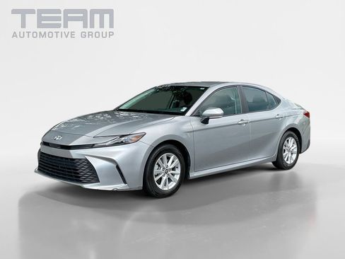 Used 2025 Toyota Camry LE FWD image 3