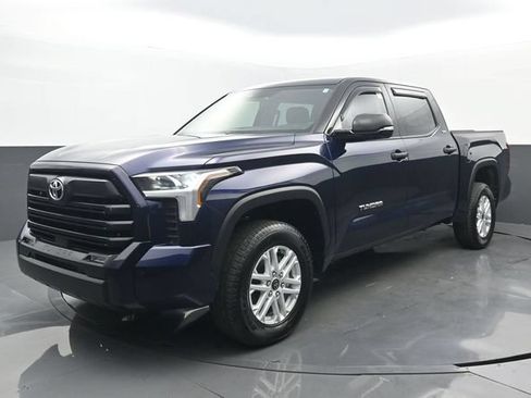 Used 2022 Toyota Tundra SR5 w/ SR5 Convenience Package AWD/4WD image 21