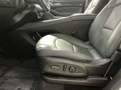 Used 2024 Buick Enclave Essence image 22