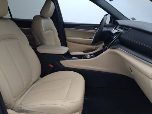 Used 2023 Jeep Grand Cherokee L Limited AWD/4WD image 21
