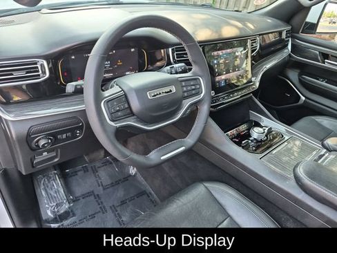 Used 2022 Jeep Wagoneer Series III w/ Premium Group I AWD/4WD image 11