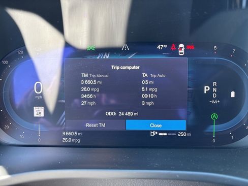 Certified 2025 Volvo XC40 B5 Plus image 24