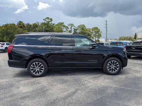Used 2025 Ford Expedition Max Platinum AWD/4WD image 3
