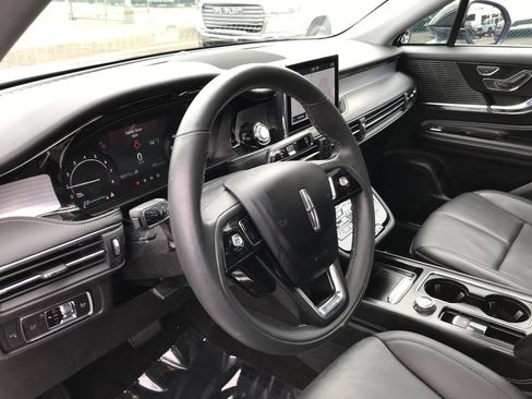 Used 2022 Lincoln Corsair AWD w/ Premium Package image 16