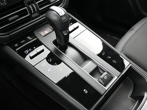 Certified 2025 Porsche Macan image 21