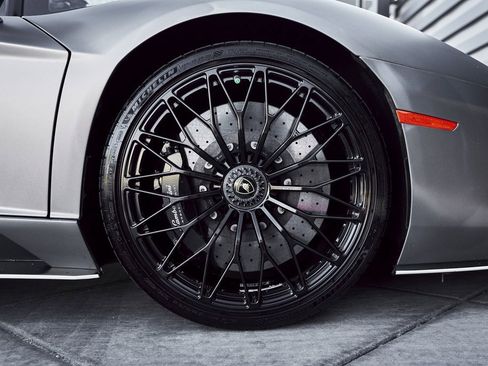 Used 2018 Lamborghini Aventador S image 34