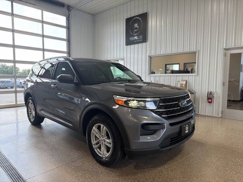 Used 2023 Ford Explorer XLT AWD/4WD image 6