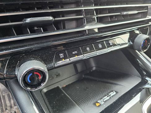 Used 2026 Chevrolet Traverse RS AWD/4WD image 19