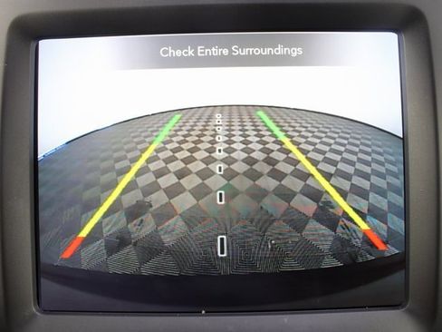 Used 2023 Jeep Cherokee Altitude Lux image 3