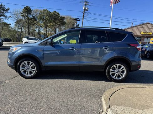 Used 2018 Ford Escape SE w/ SE Sync 3 Package FWD image 5