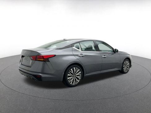 Used 2025 Nissan Altima 2.5 SV FWD image 9