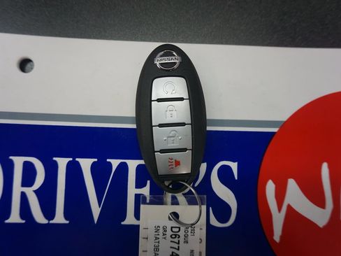 Used 2021 Nissan Rogue SV FWD image 16