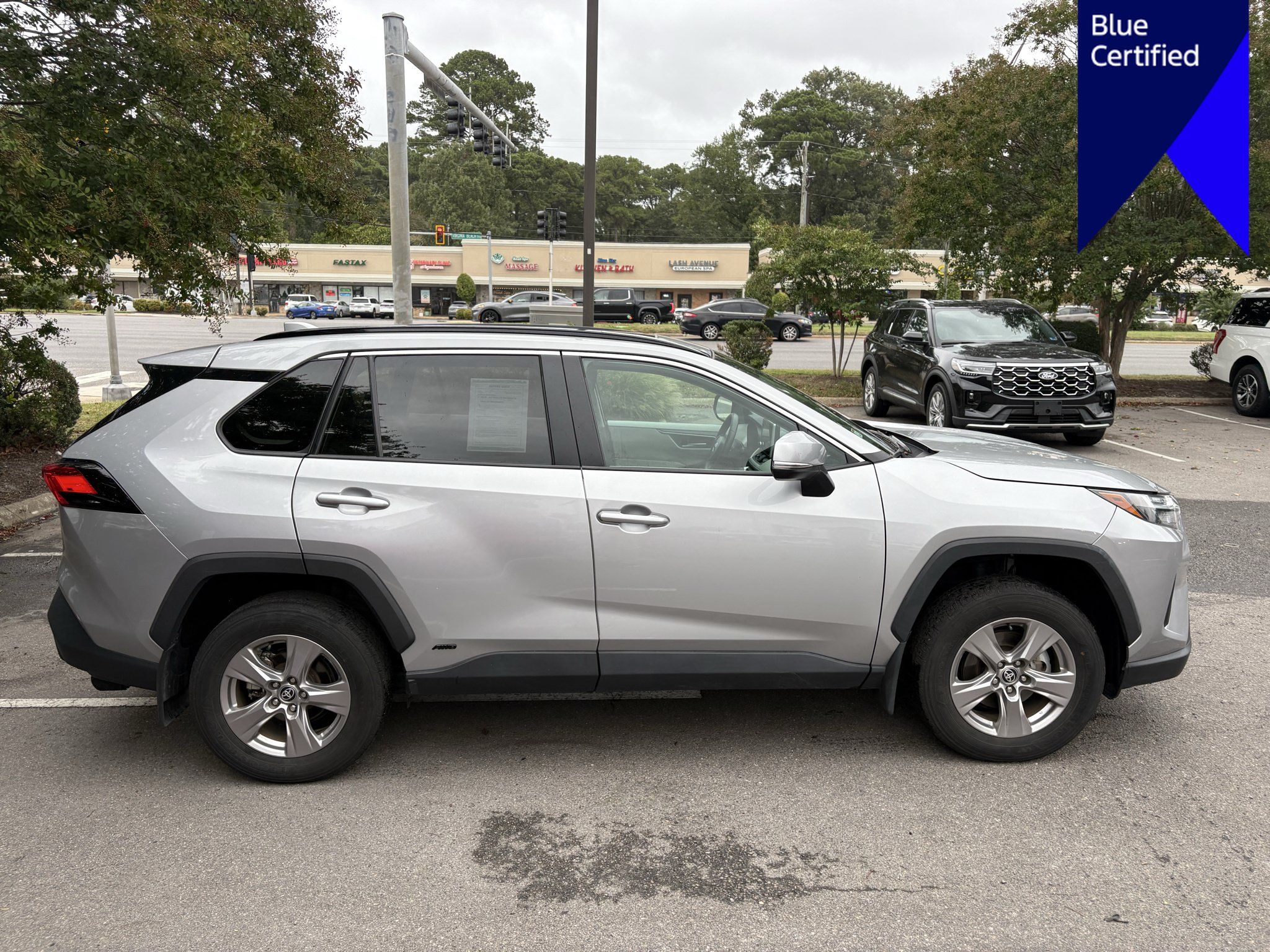 Used 2024 Toyota RAV4 XLE w/ Convenience Package AWD/4WD image 4