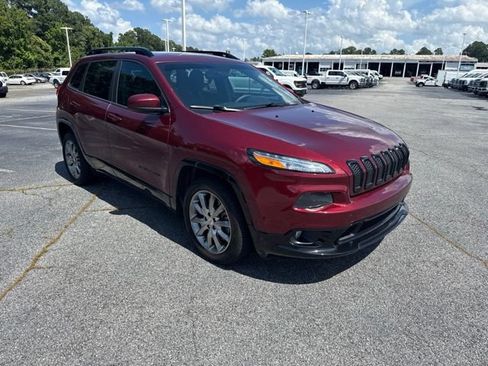 Used 2018 Jeep Cherokee Latitude FWD image 1