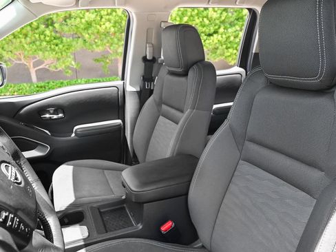 Used 2023 Nissan Frontier SV w/ SV Convenience Package RWD image 7