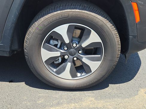 Used 2023 Jeep Grand Cherokee 4WD 4xe image 7