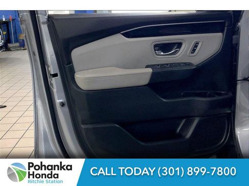 Used 2025 Honda Pilot EX-L image 25