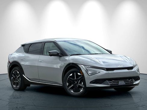 New 2025 Kia EV6 Wind image 2
