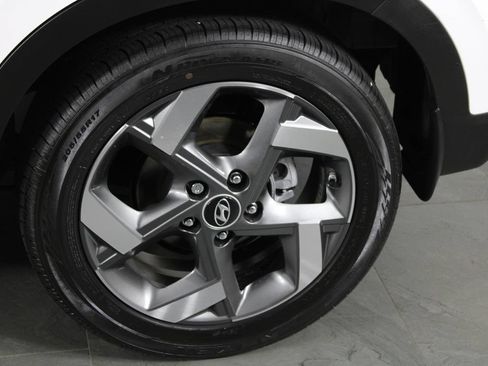 Certified 2024 Hyundai Venue Limited FWD image 13