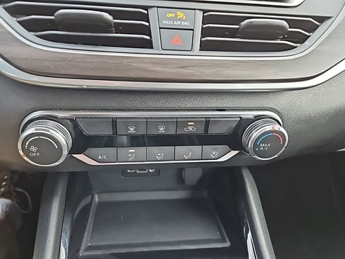 Used 2024 Nissan Altima 2.5 SV image 17