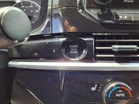 Used 2025 Nissan Pathfinder SL FWD image 8