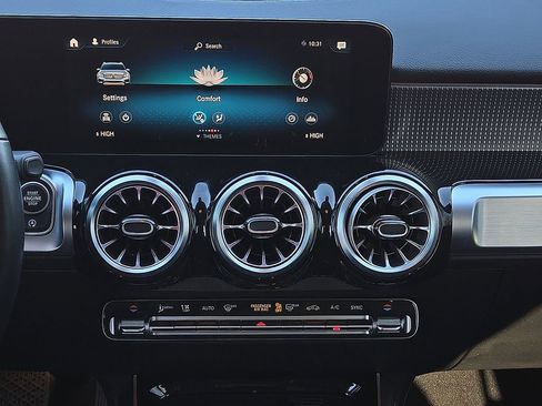 Used 2023 Mercedes-Benz GLB 250 4MATIC image 12