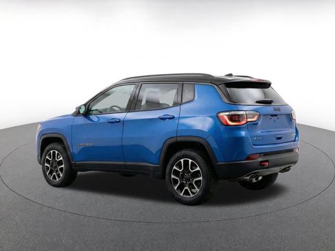Used 2025 Jeep Compass Trailhawk AWD/4WD image 7