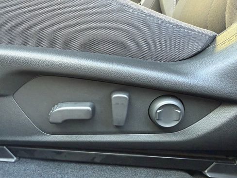 Used 2025 Subaru Crosstrek 2.0i Premium image 23