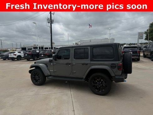 Used 2023 Jeep Wrangler Unlimited Sahara w/ Cold Weather Group AWD/4WD image 5