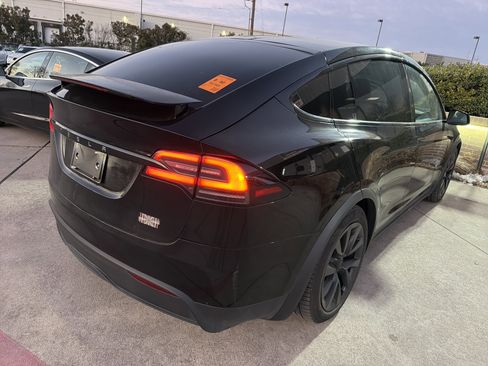 Used 2023 Tesla Model X Plaid image 5