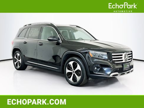 Used 2025 Mercedes-Benz GLB 250 4MATIC image 1