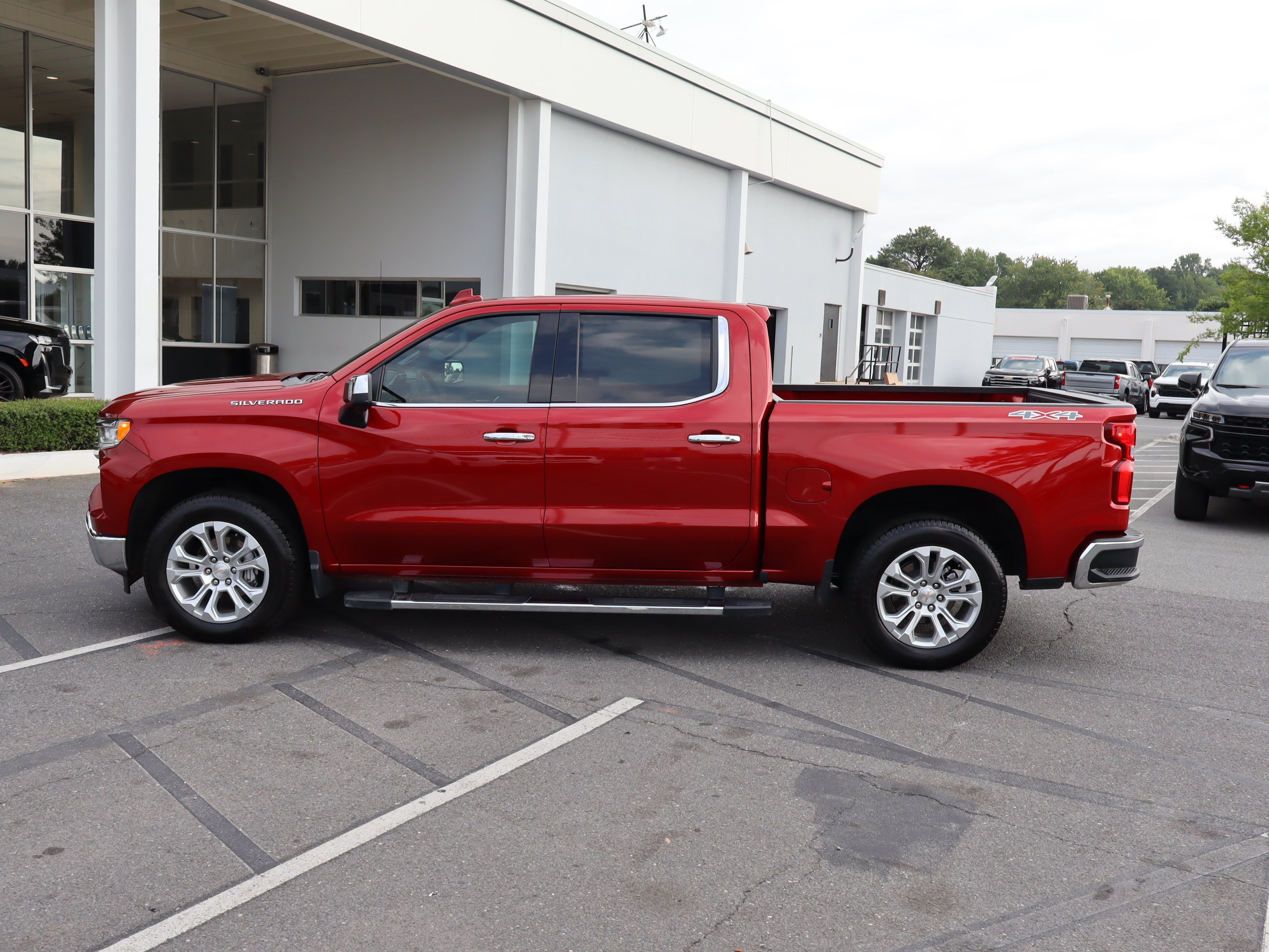 Used 2025 Chevrolet Silverado 1500 LTZ w/ LTZ Premium Package AWD/4WD image 7