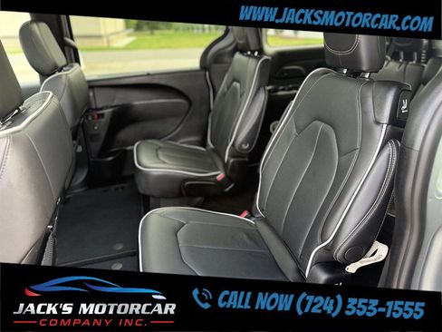 Used 2026 Chrysler Pacifica Limited FWD image 25