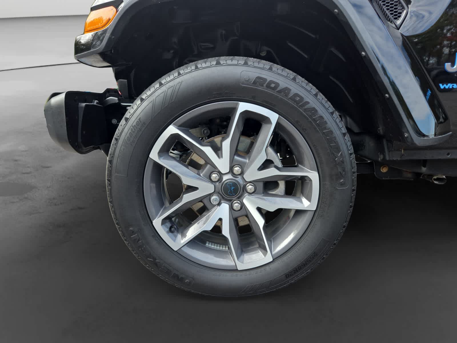 Used 2024 Jeep Wrangler Unlimited w/ Convenience Group AWD/4WD image 9