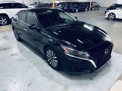 Used 2023 Nissan Altima 2.5 SV FWD image 12