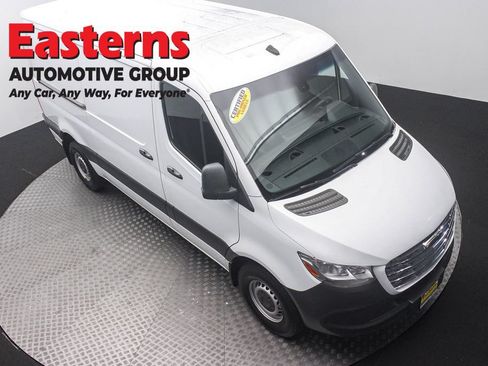 Used 2019 Freightliner Sprinter 2500 RWD image 3