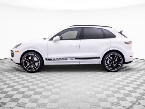 Certified 2023 Porsche Cayenne Turbo AWD/4WD image 3