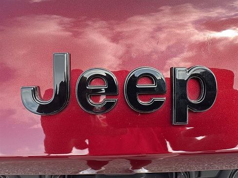 Used 2024 Jeep Grand Cherokee L Limited w/ Black Appearance Package AWD/4WD image 11